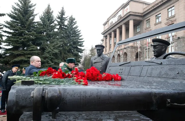 Открытие памятника маршалу Жукову у штаба ЦВО.