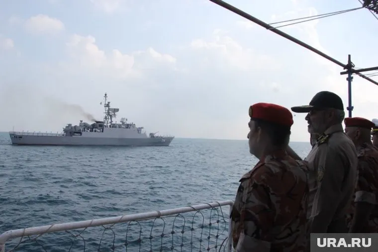 На борту находились 25 человек, все они — члены экипажа