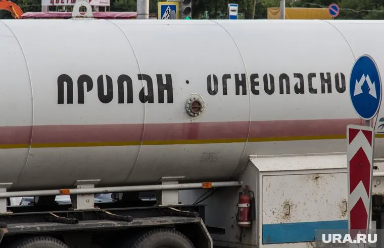 Цистерна газовоза частично разгерметизирована