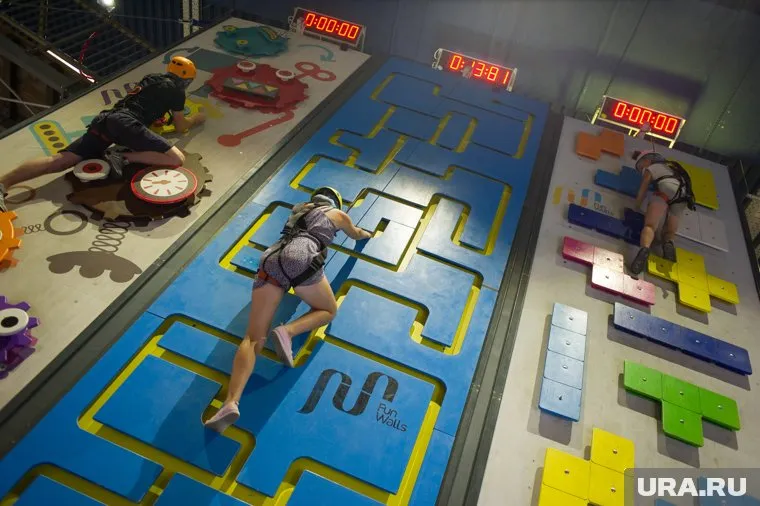 Спортшкола Муравленко заплатит семилетней девочке полмиллиона рублей за травму на скалодроме