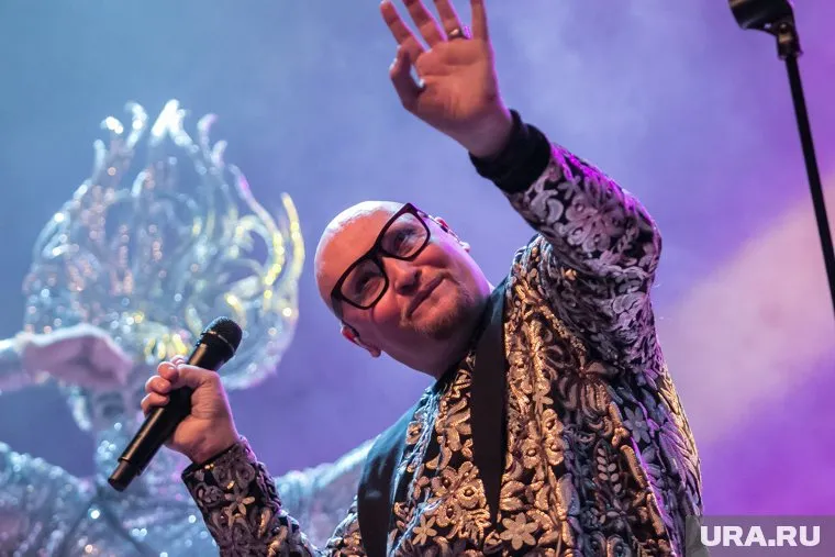 Певец подарил врачам центра им. Илизарова свой концерт