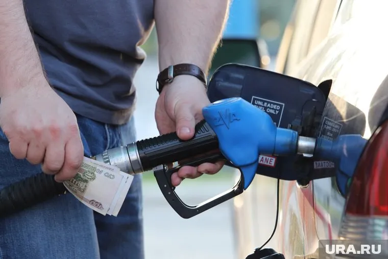 Жители США недовольны политикой Байдена из-за цен на топливо