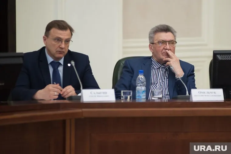 Анатолий Омельчук (на фото справа) может стать Почетным гражданином региона