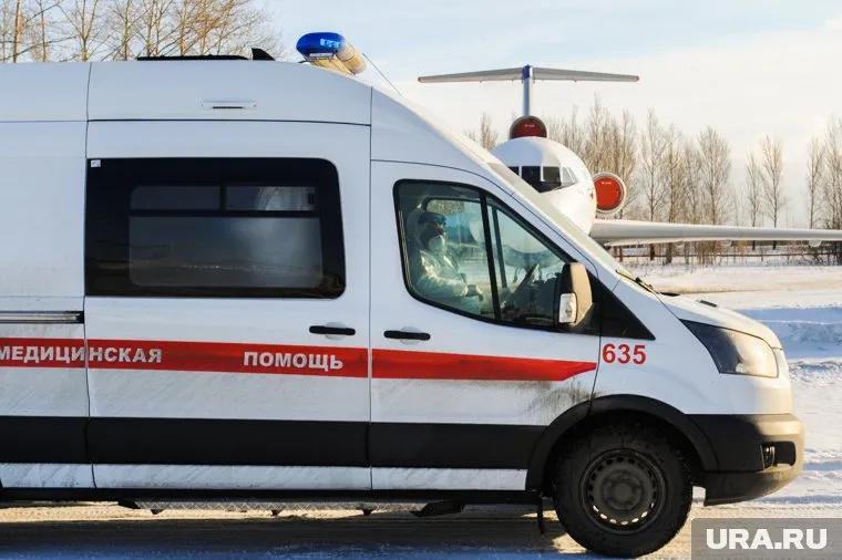 В полете одному из пассажиров стало плохо