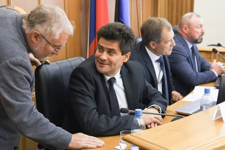 Заседание гордумы, обсуждение протестов в сквере около театра драмы. Екатеринбург