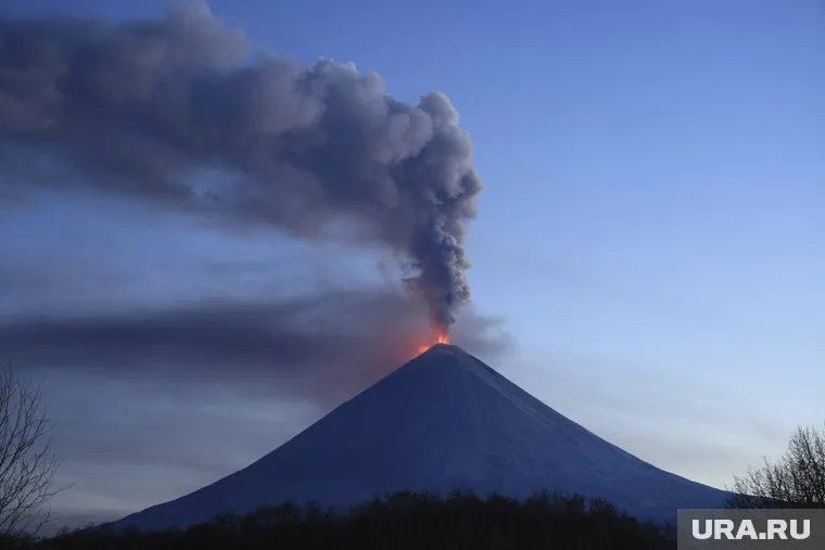 Пепловые выбросы фиксируются раз в несколько дней