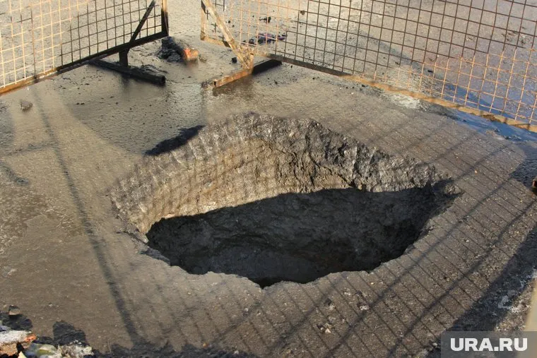 Тело ребенка извлекли из узкого провала в земле (фото из архива)