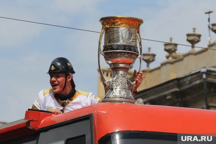 В Магнитогорске чествуют завоевавшую Кубок Гагарина команду «Металлург»