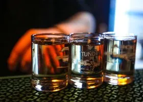 Екатеринбуржец обменял паспорт на 27 порций алкоголя в ресторане