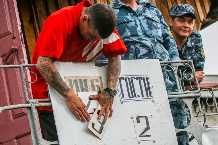 Футбольный матч между командами Курганской областной Думы и заключенными колонии №6. Иковка. Курганская обл, футбольный матч