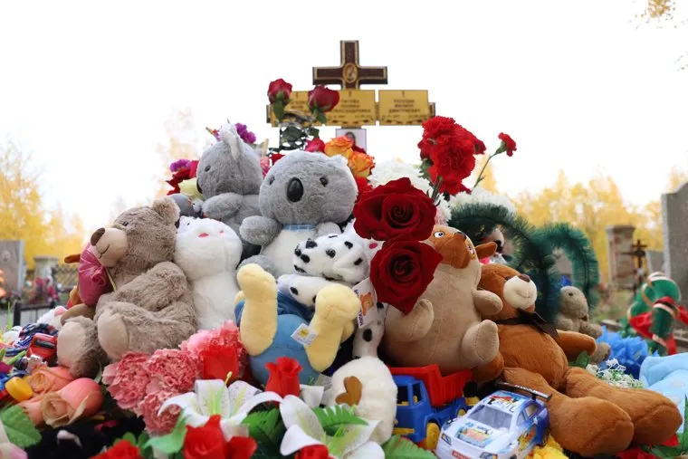 В Кировграде прощаются со зверски убитыми матерью и ее детьми.