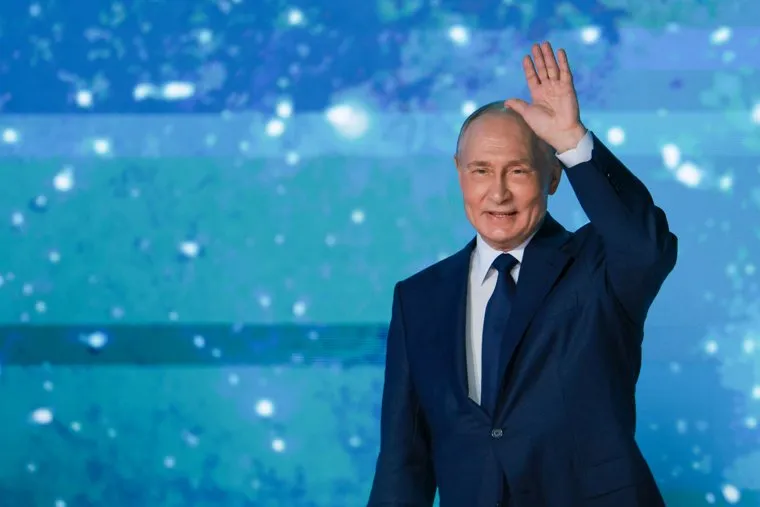 Президент Владимир Путин был на сцене съезда Движения первых несколько минут, но эмоций от встречи ребятам со всей России хватит надолго