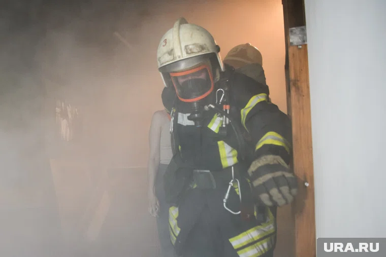 При пожаре в частном доме в Сосновоборске погибла женщина
