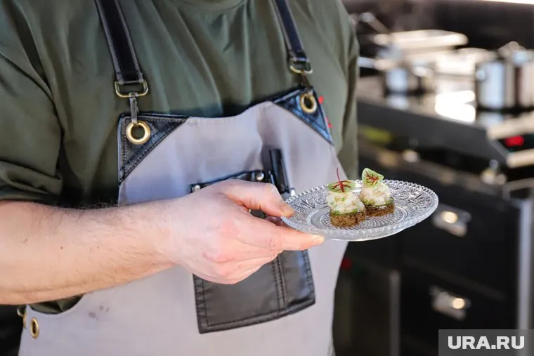 В Пермском крае ищут поваров и официантов