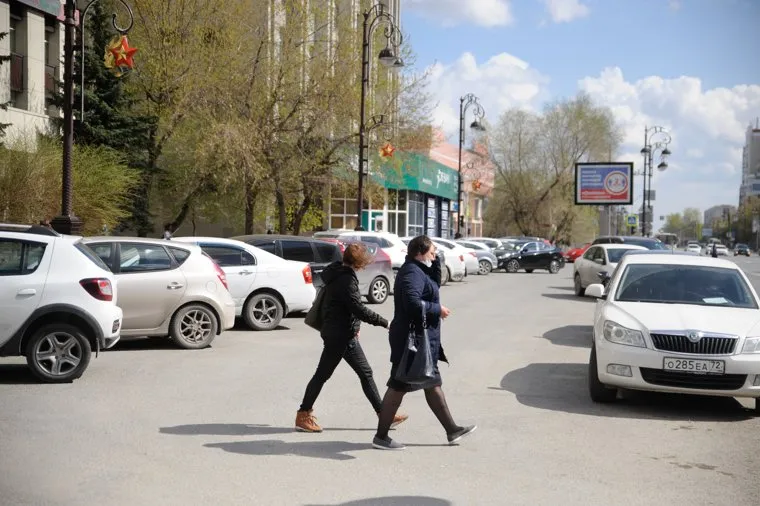 Обстановка с парковочными местами в городе во время карантина. Тюмень