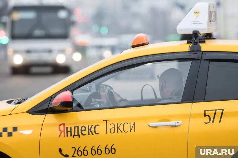 Ученый рассердился на то, что водитель такси подъехал за ним не к тому месту