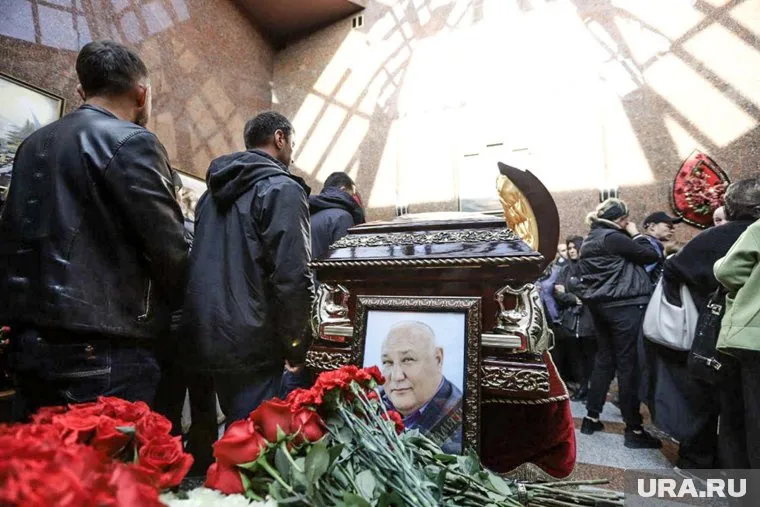 Траурная церемония длилась больше двух часов