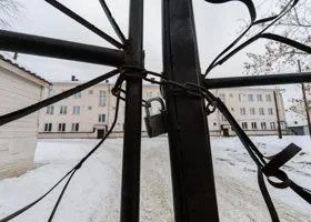 Семьи, рассказавшие об изнасилованиях детей в интернате, покинули Южный Урал