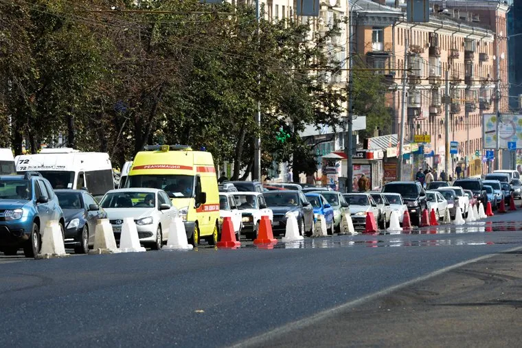 Виды Челябинска с гранд-отеля Видгоф. Дорожные работы на проспекте Ленина. Челябинск