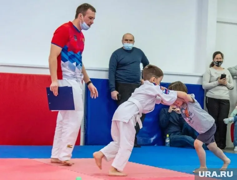 Юные спортсмены будут тренироваться круглый год, а также бесплатно посещать плавательный бассейн