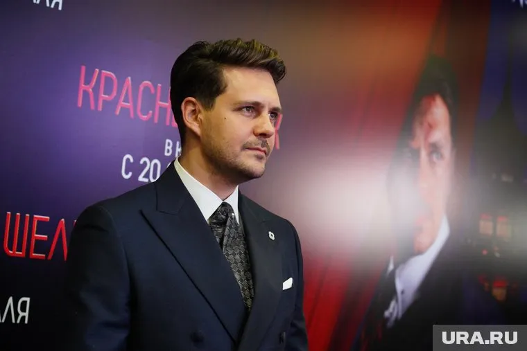 Актер Милош Бикович исполнил главную роль в фильме «Красный шелк»