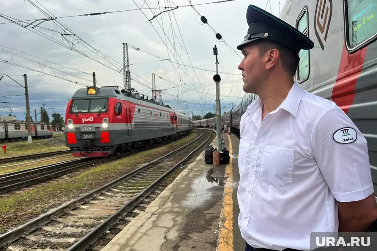 Поезд "Таврия" отправился в первый сезонный рейс