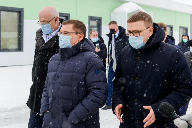Визит полномочного представителя Президента Российской Федерации в Уральском федеральном округе Владимира Якушева в Областной инфекционный центр. Челябинск