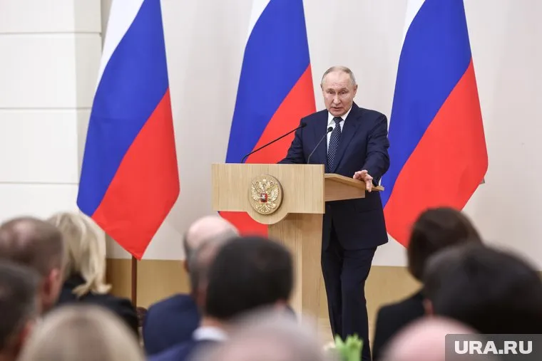 Владимир Путин наградил работников завода и врачей из «Микрохирургии глаза»