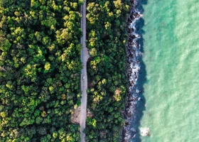 Белоснежные пляжи и водопад: сколько для екатеринбуржцев стоит отдых на райском острове