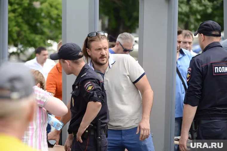 Николай Сандаков (в центре) пытается пиариться на всем — от экологии до пенсионной реформы