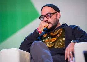 Суд оставил Серебренникова под домашним арестом и запретил ему работать