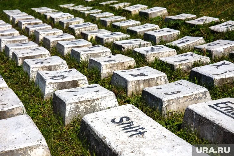 Активисты своими силами борются за сохранение памятника клавиатуре