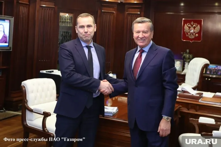 Вадим Шумков (слева) поблагодарил Виктора Зубкова за внимание к Зауралью
