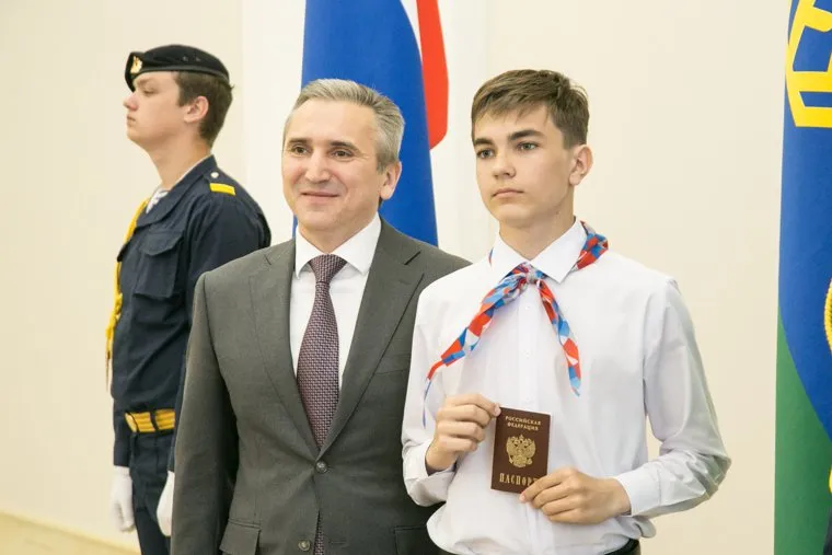 Торжественное вручение паспортов Александром Моором, вручение государственных наград. Тюмень, моор александр