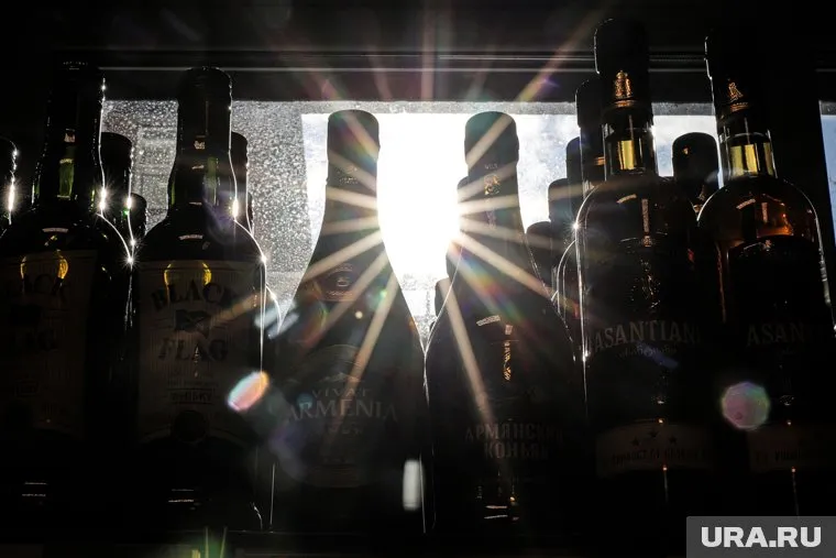 Объявления в магазинах не останавливают курганцев от покупки спиртного (архивное фото)