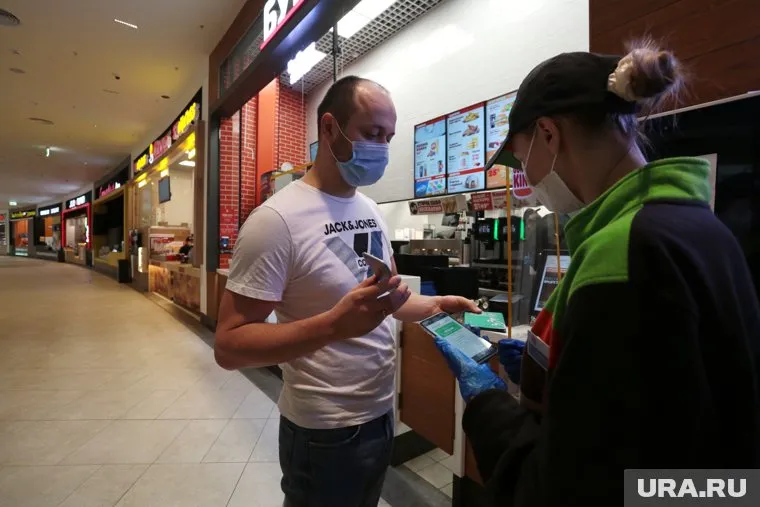 Без QR-кода пермякам закрыт доступ в магазины и кафе