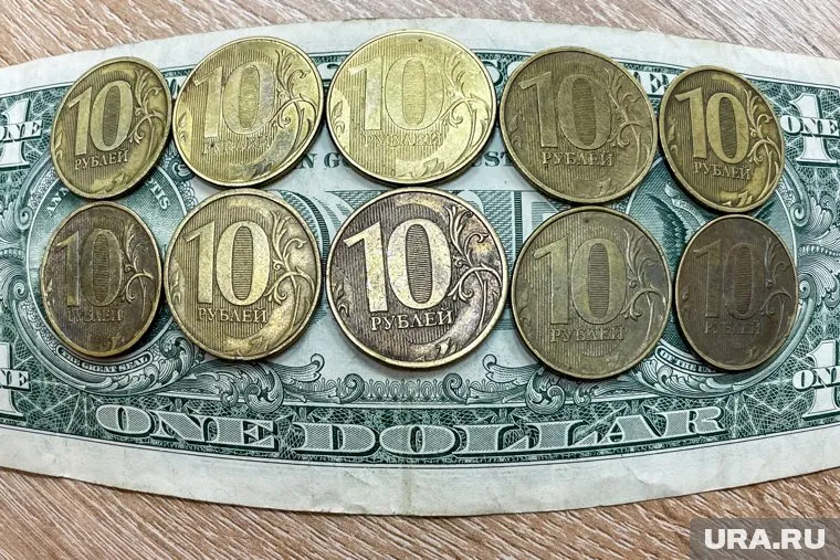 По последним данным, один доллар стоит дороже 100 рублей