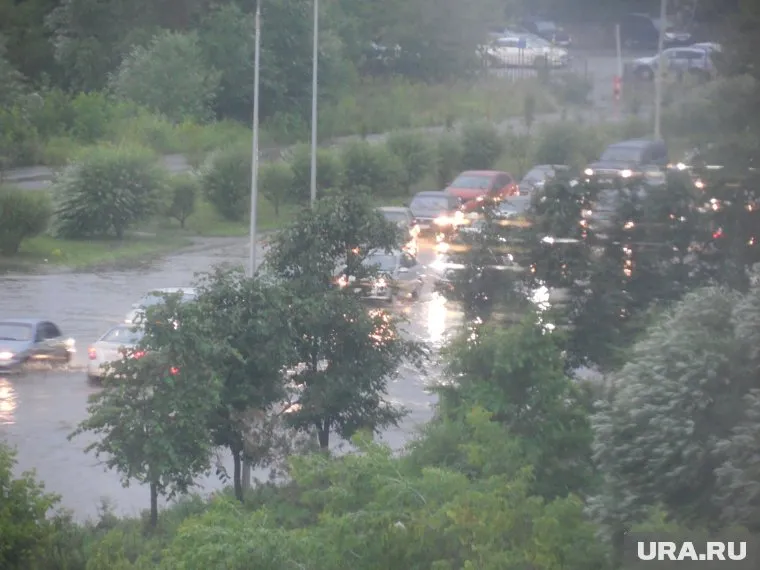 Университетская набережная ушла под воду