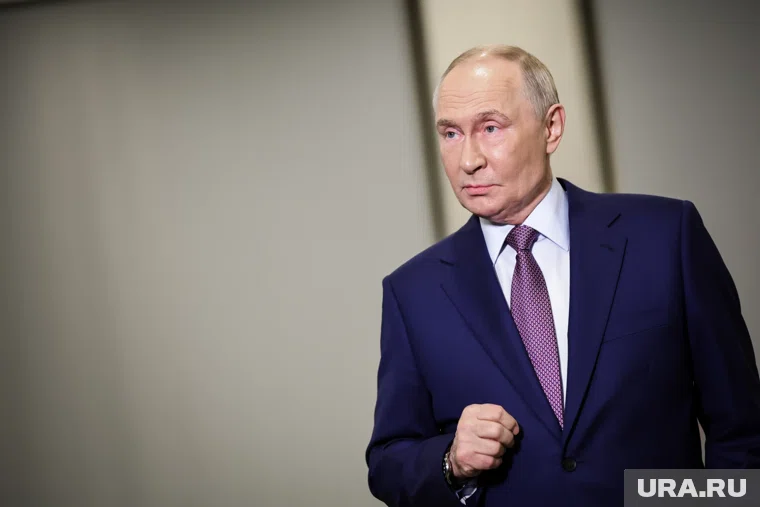 Одним из ключевых мероприятий дня станет совещание с членами правительства 