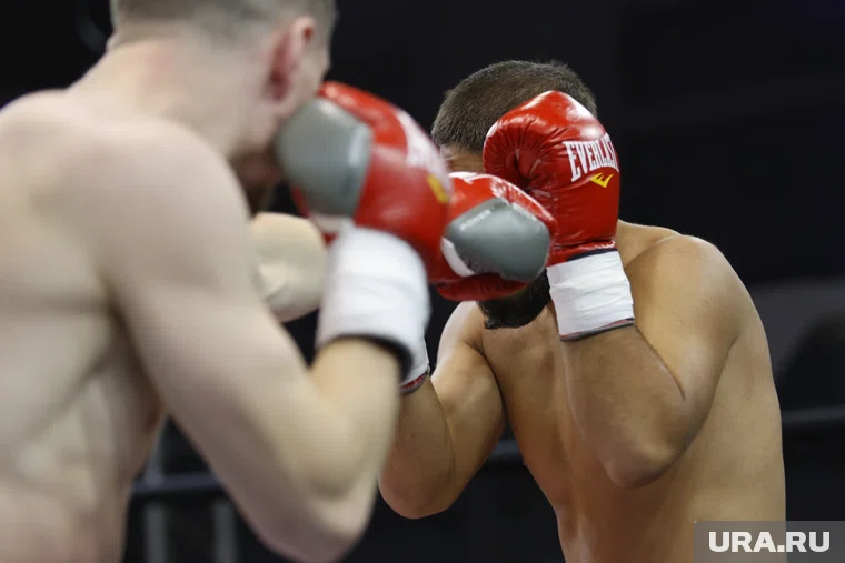 Уральский боксер Константин Мишечкин заключил контракт с RCC Boxing Promotions