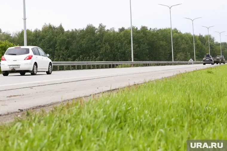 Маленькие дети в салоне авто перевозились без кресел