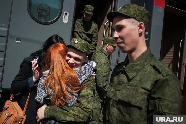 Регионы получат деньги на помощь женам призывников