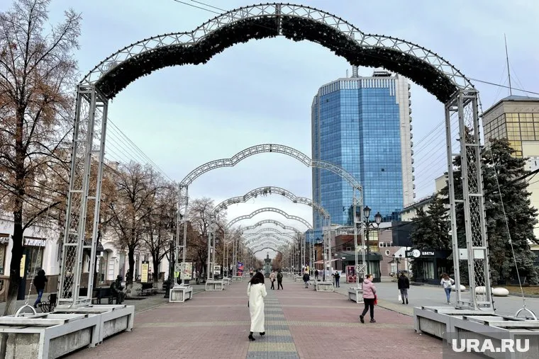 Все помещения здания с историческим фасадом заняты клубами и барами