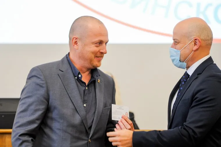 Вручение мандатов кандидатам, победившим на выборах в законодательное собрание. Челябинск