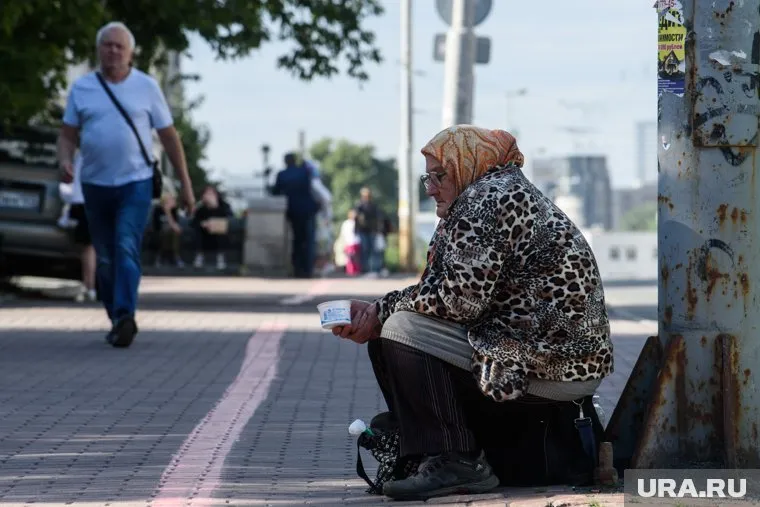 Власти России отодвигают черту бедности от семей с детьми, отмечают эксперты