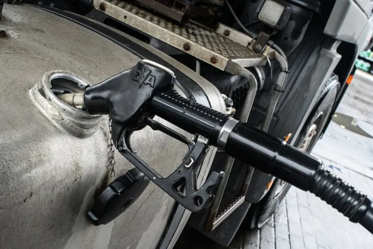 Участники ралли "Шелковый путь" на АЗС Газпромнефти. Екатеринбург