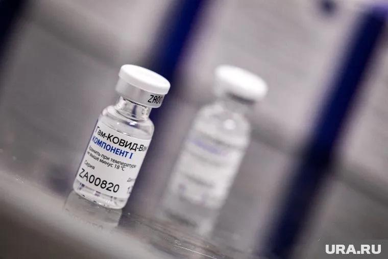 Нормальные люди хотят защитить своих детей, потому прививают их назальной вакциной, считает Александр Гинцбург