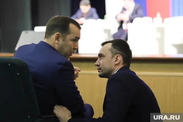Павел Поперешниченко (справа) опроверг информацию о заявлении Вадима Шумкова, растиражированную СМИ