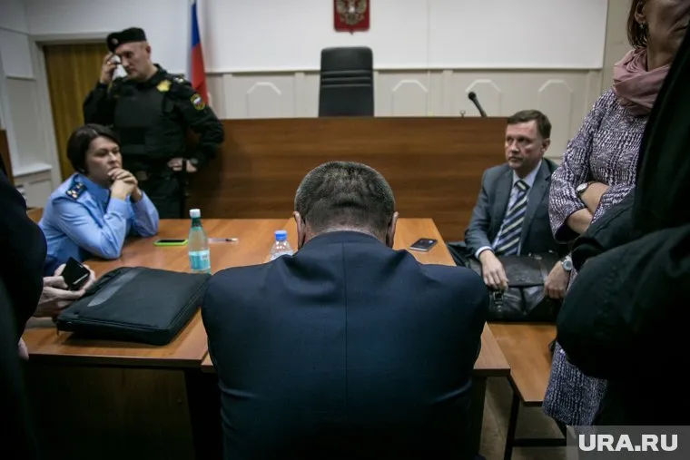 Экс-министр Алексей Улюкаев послушал запись своего разговора с главой Роснефти Игорем Сечиным в суде