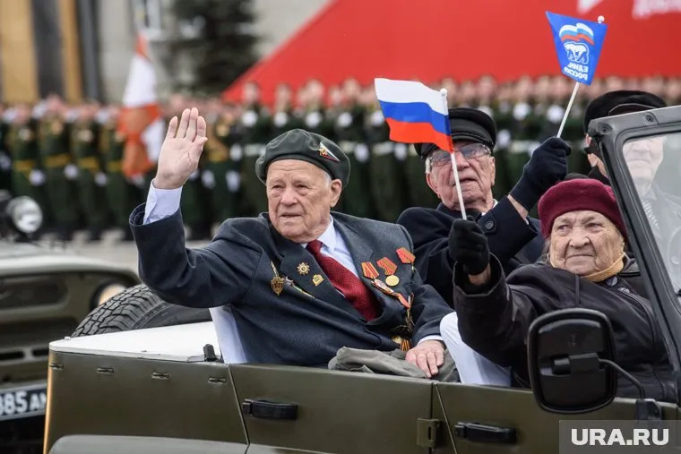 резидент России Владимир Путин сообщил, что подписал указ о единовременной выплате по 80 и 50 тысяч рублей ветеранам